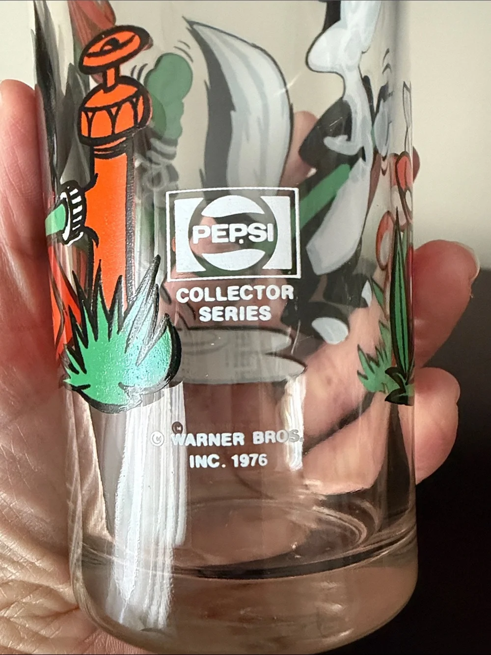 Vintage 1976 Cartoon Daffy Duck and Pepe Le Pew  Drinking Glass
